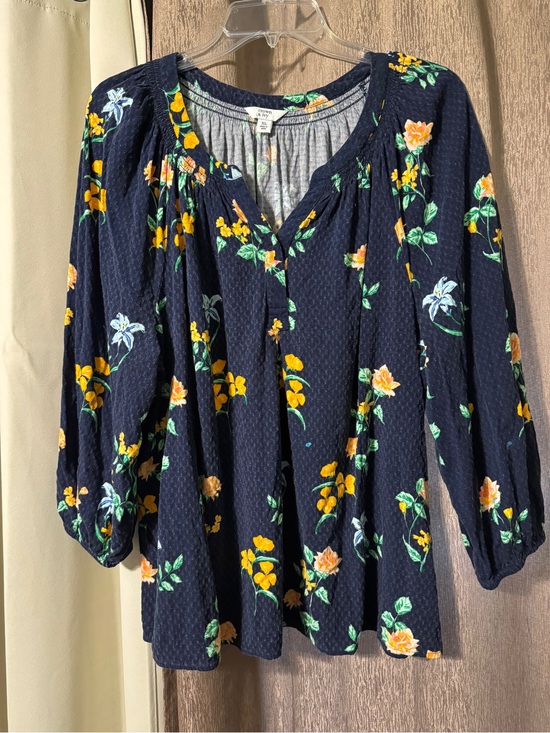 crown & ivy Tops - Crown and Ivy Women’s Floral Long Sleeve Shirt Size XL Pullover V Neck